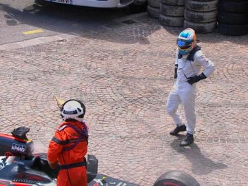 Fernando Alonso abandona en Mónaco por un problema en la caja de cambios