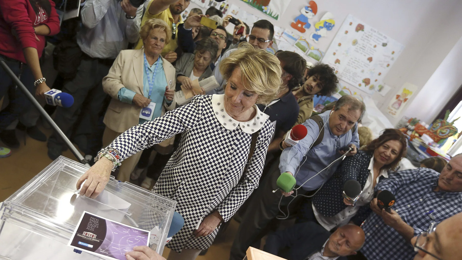 Esperanza Aguirre espera que el Espíritu Santo "inspire" a los madrileños
