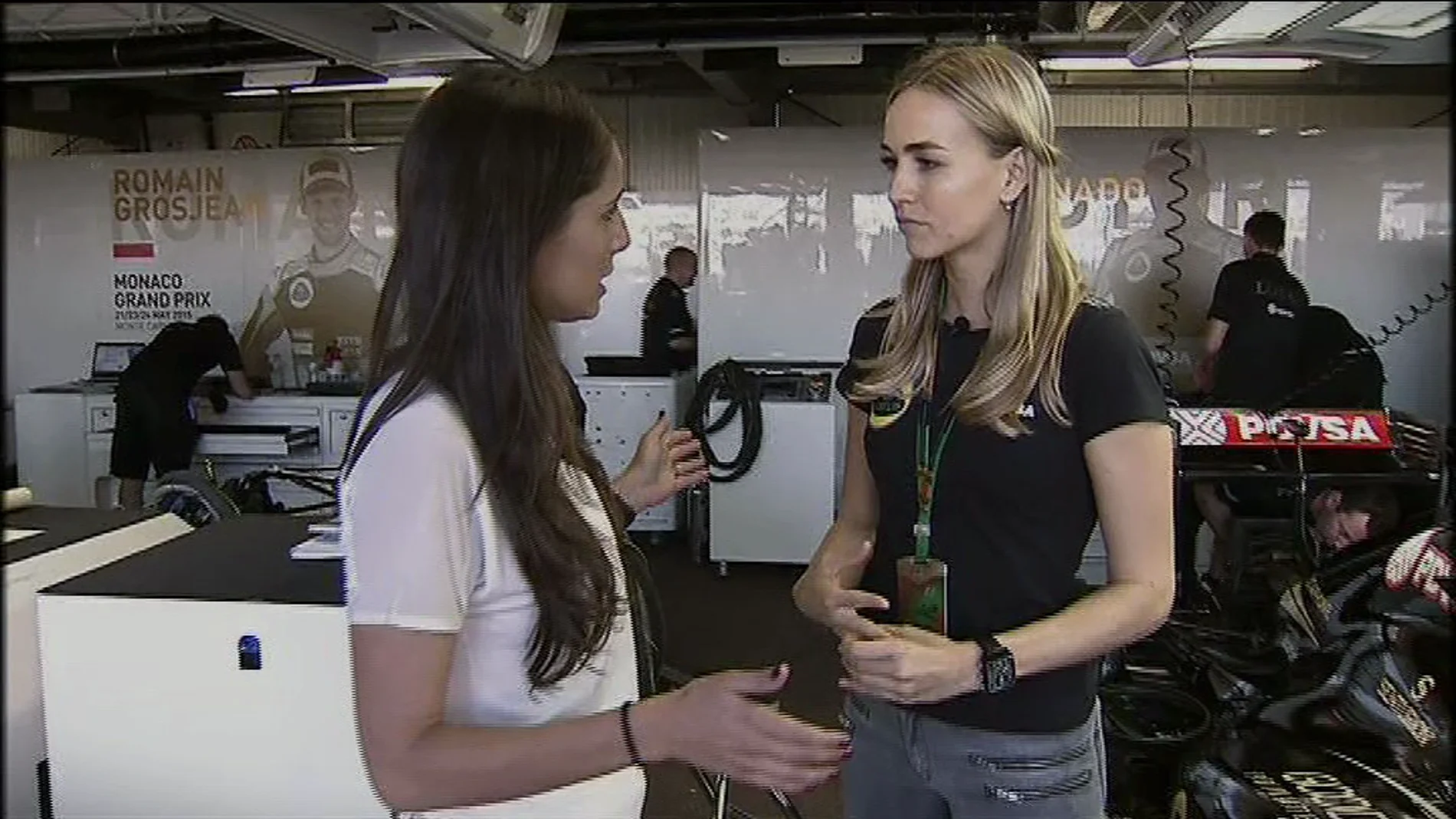  Carmen Jordá nos muestra el garaje de Lotus en el GP de Mónaco