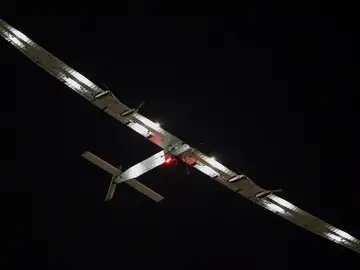 El Solar Impulse pospone su travesía por el Pacífico debido al mal tiempo. El Solar Impulse pospone su travesía por el Pacífico debido al mal tiempo.