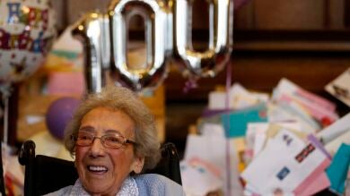 Una mujer de 100 años recibe 16.000 cartas de felicitación por su cumpleaños