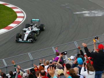 Hamilton, rodando con el Mercedes