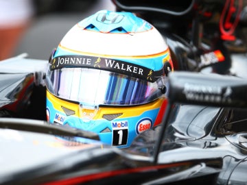 Alonso, en el 'cockpit' del McLaren-Honda
