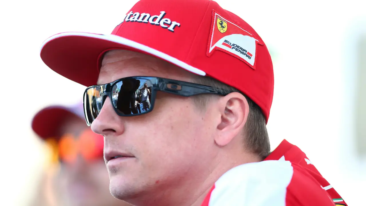 Raikkonen presume de gafas de sol