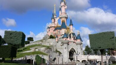 Disneyland reabre sus puertas tras cumplirse tres días de luto nacional por los atentados