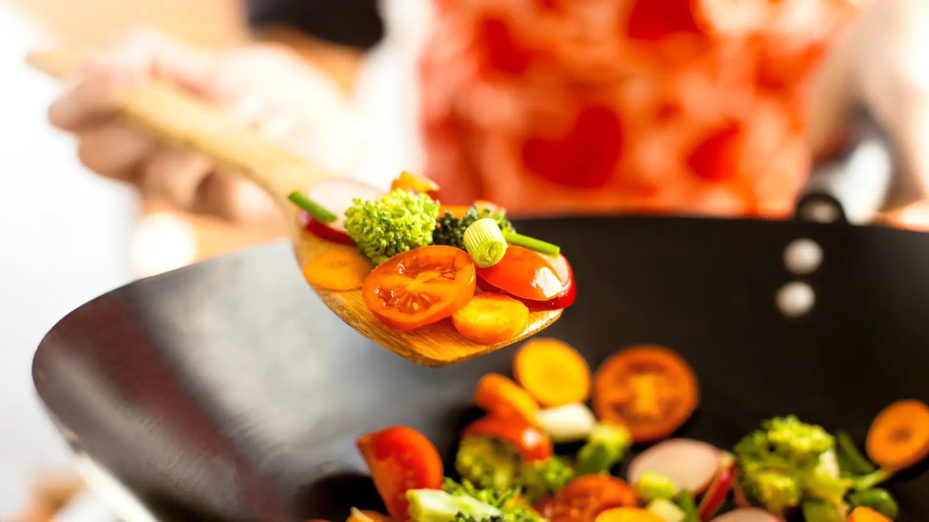 Verduras crudas, al horno, salteadas… ¿Qué preparación te aporta más nutrientes?
