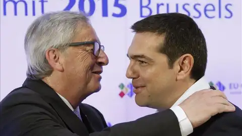 Juncker y Tsipras se reúnen y acuerdan lograr una "solución aceptable" Juncker y Tsipras se reúnen y acuerdan lograr una "solución aceptable"