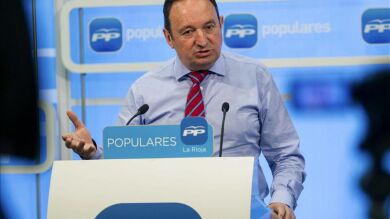 El PP y Ciudadanos firman un acuerdo para la investidura en La Rioja