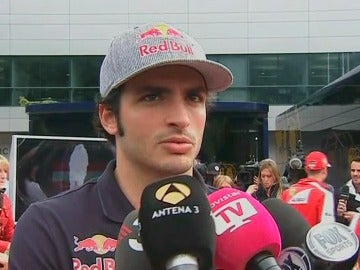 Carlos Sainz atiende a Antena 3