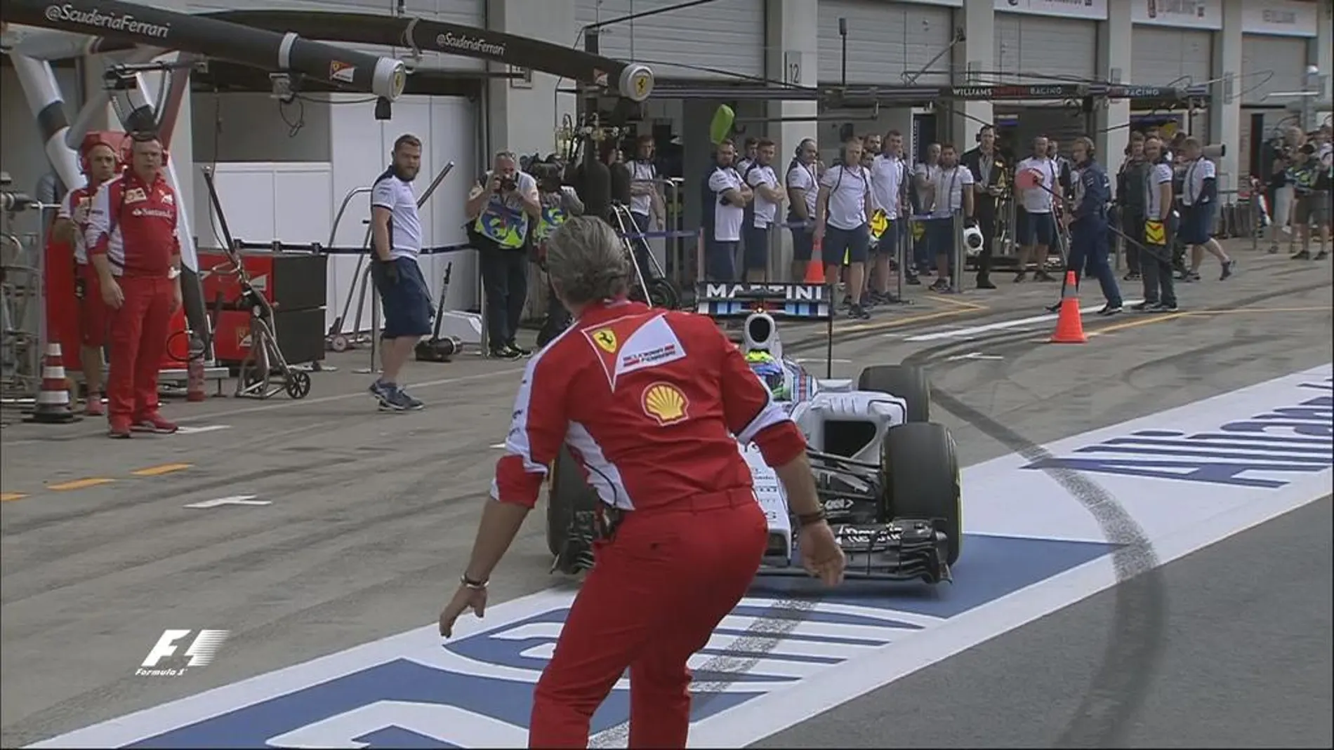 Massa casi atropella a Arrivabene en los Libres del GP de Austria