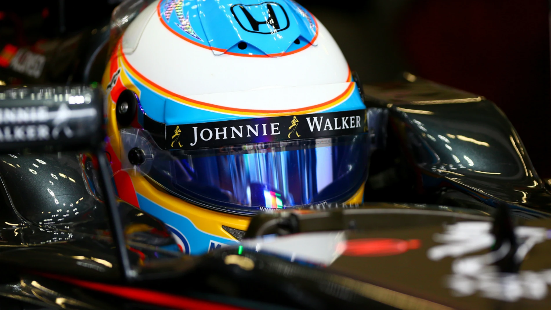 Alonso, en el cockpit del MP4-30