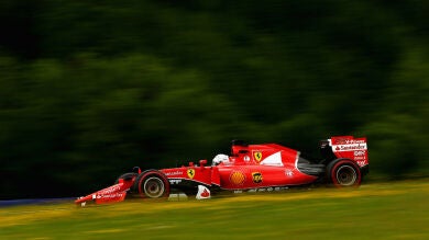 Alonso abandona en unos Libres 3 de Austria liderados por Vettel; Sainz 13º