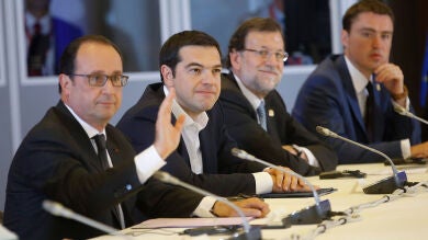 Tsipras inicia una serie de consultas de última hora para intentar lograr un acuerdo