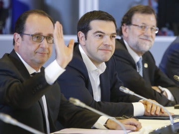 François Hollande, Alexis Tsipras y Mariano Rajoy, en la cumbre extraordinaria sobre Grecia