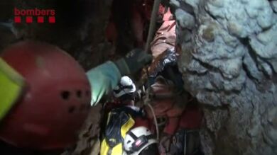 Complicado rescate de un espeleólogo atrapado durante 28 horas en una cueva de Lleida