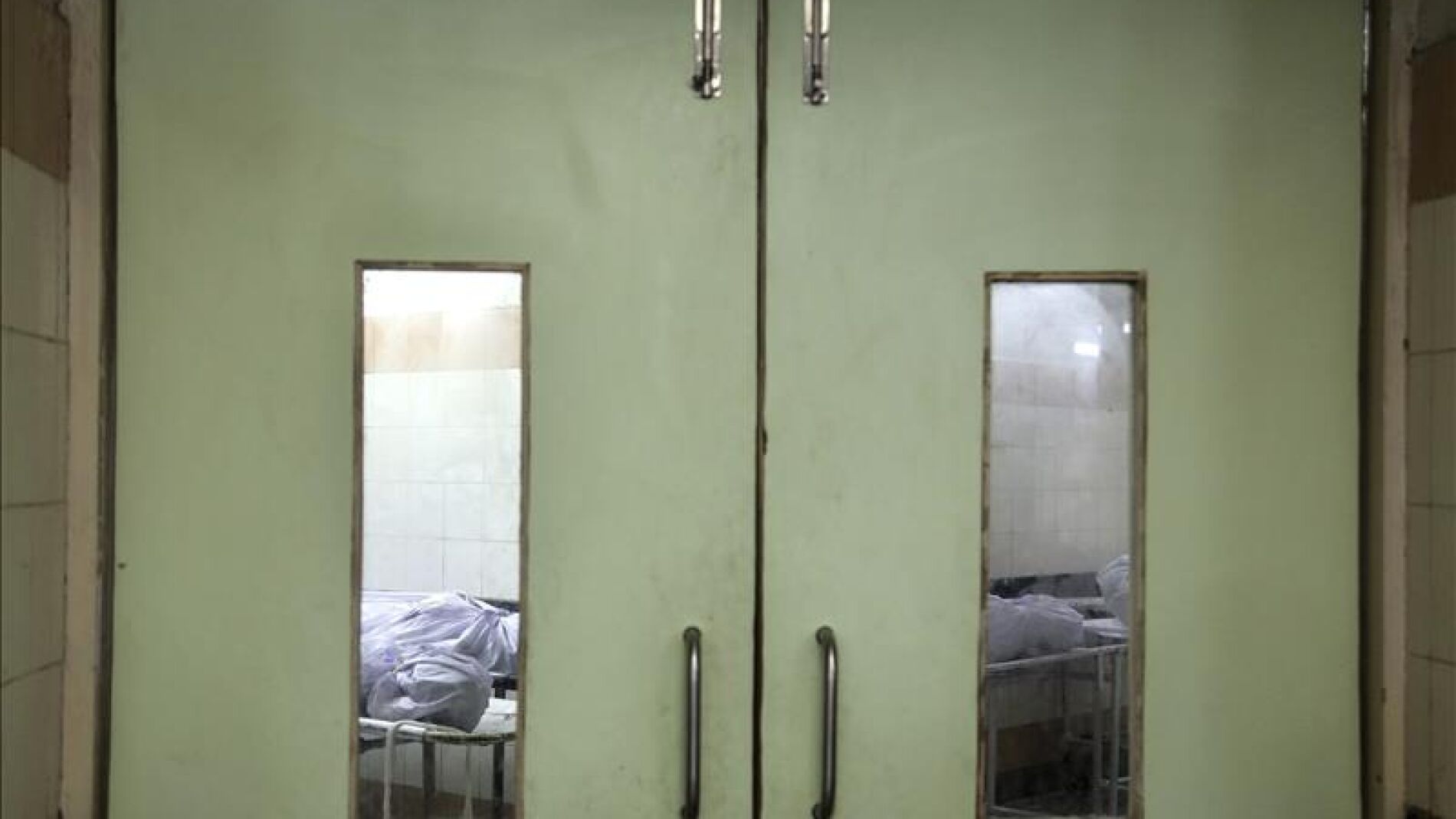 V&iacute;ctimas en la morgue del hospital general municipal de Shatabdi en Bombay 