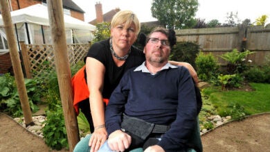 Un parapléjico británico recibe una carta para asistir a una entrevista en la Oficina de Empleo