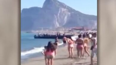 Desembarcan droga en una playa de Cádiz, a plena luz del día y ante cientos de bañistas