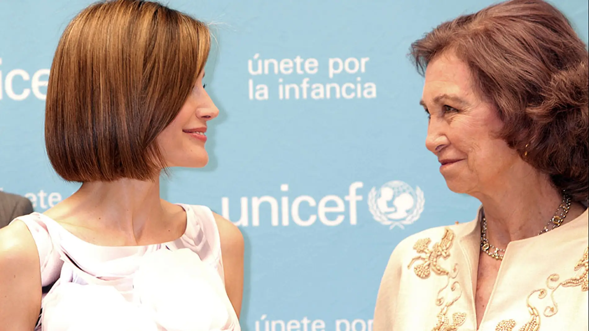 La reina Letizia y la reina Sofía en la entrega de premios UNICEF