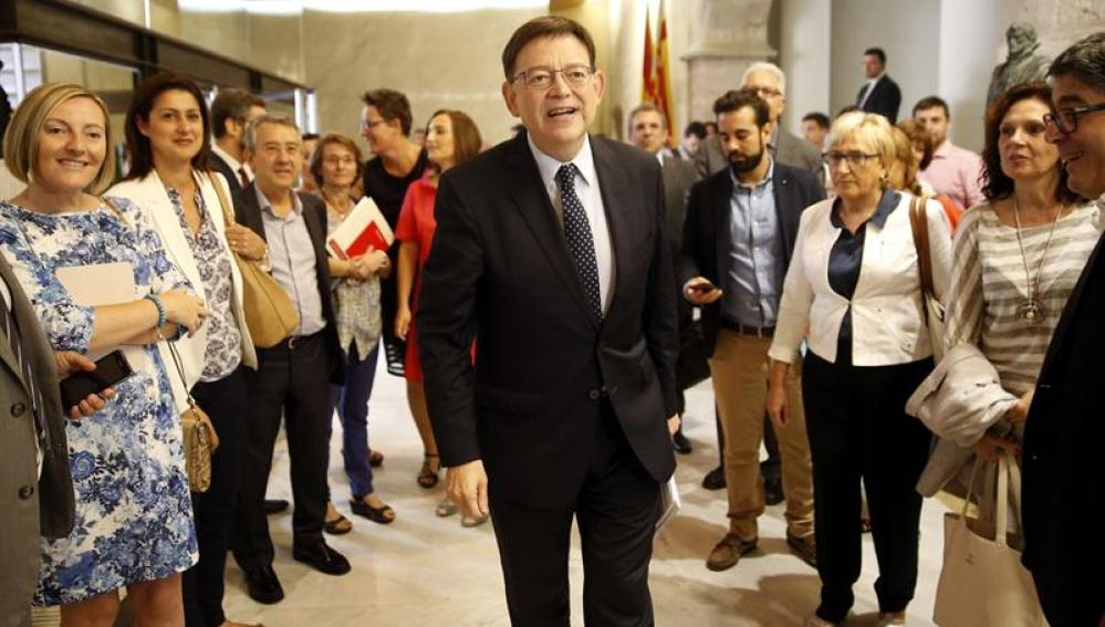 Ximo Puig a su llegada a las Cortes Valencianas.