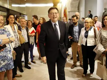 Ximo Puig a su llegada a las Cortes Valencianas. Ximo Puig a su llegada a las Cortes Valencianas.