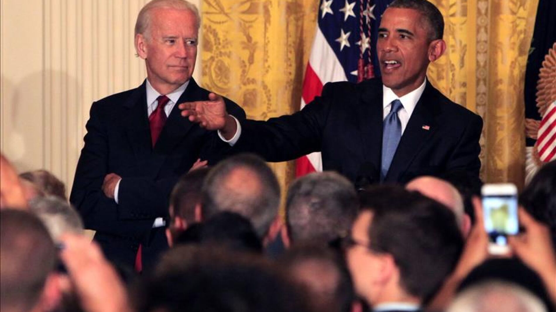 Momento en el que Obama pide que sea retirada una espectadora.