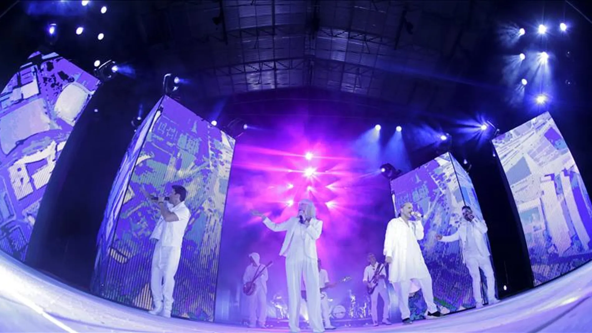 Miguel Bosé durante su concierto en Las Ventas. Miguel Bosé durante su concierto en Las Ventas.