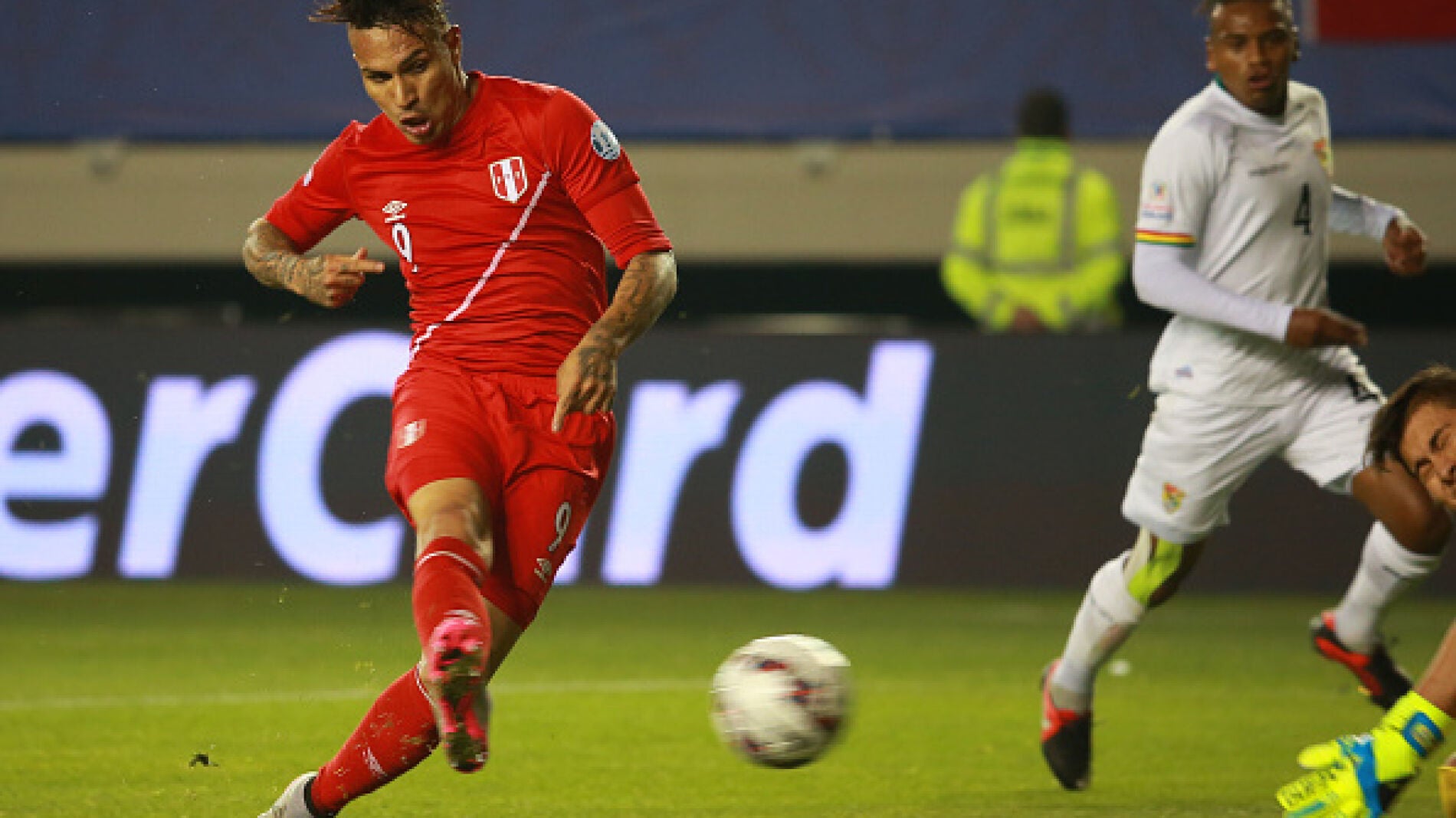 Guerrero anot&oacute; tres goles y acab&oacute; con la esperanza boliviana
