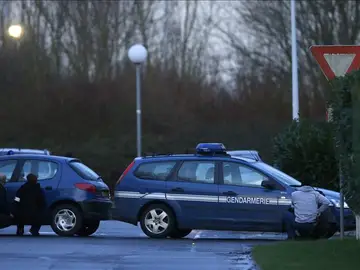 Dos vehículos policiales en Francia Dos vehículos policiales en Francia