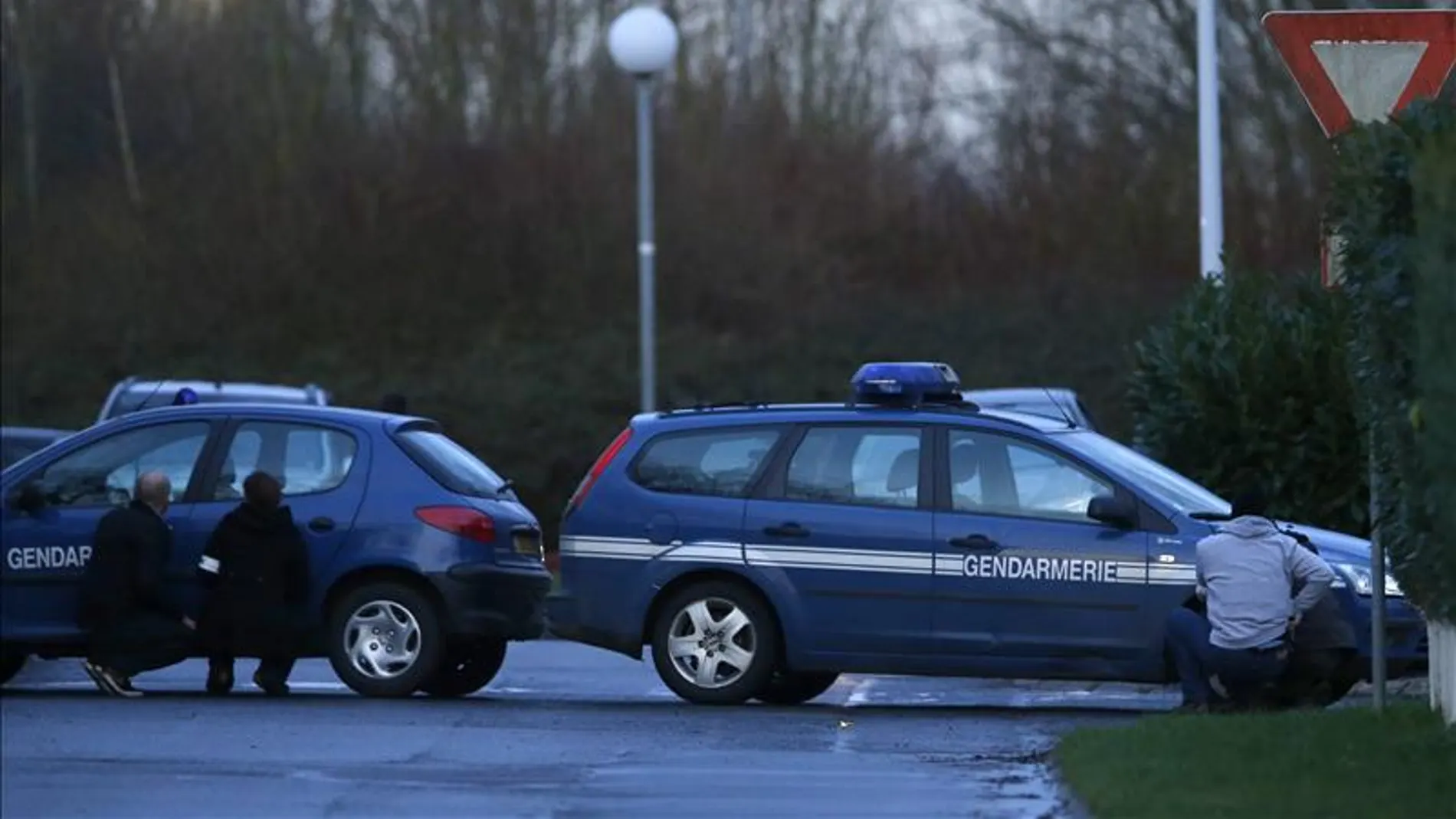 Dos vehículos policiales en Francia Dos vehículos policiales en Francia