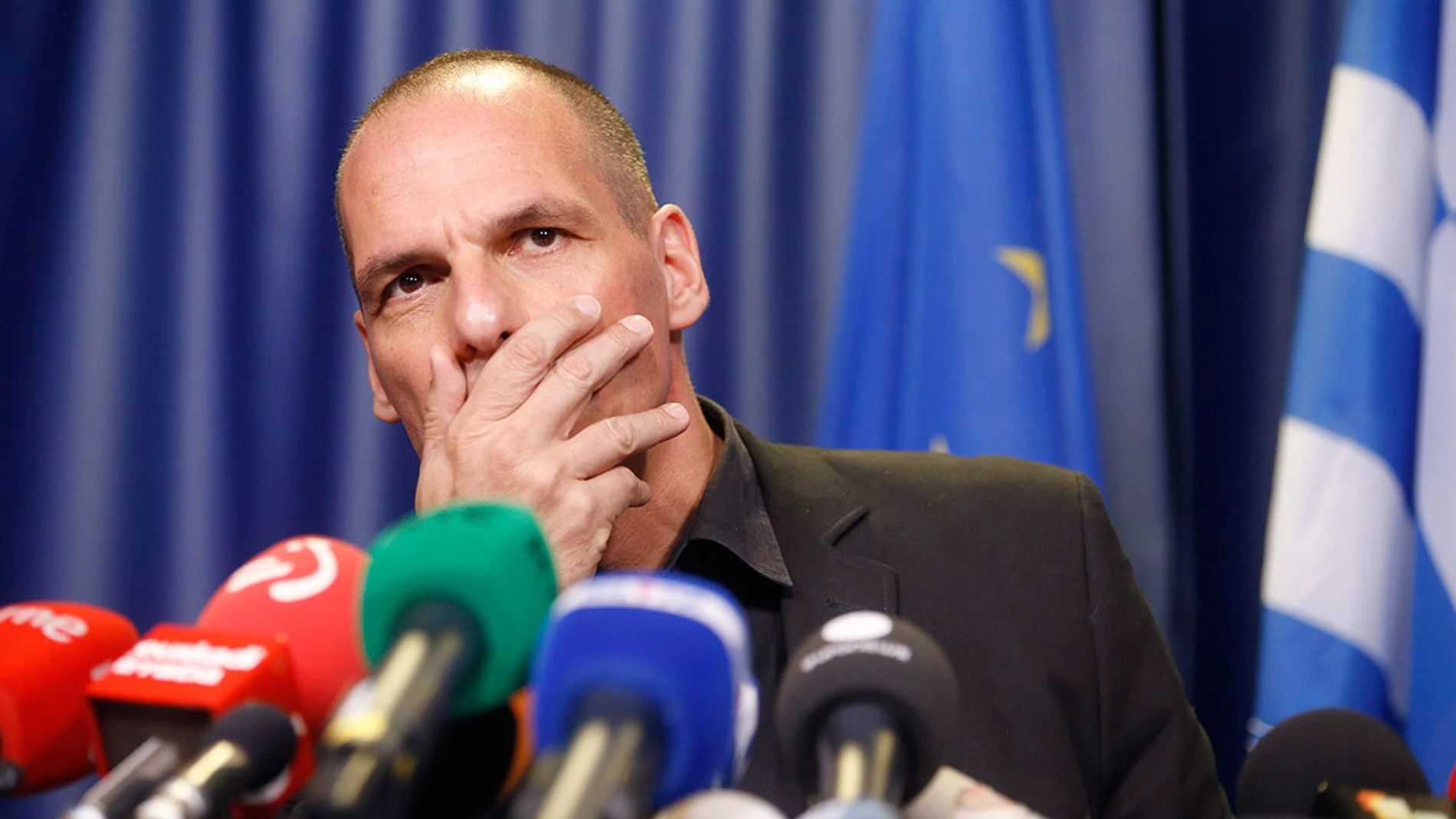 Yanis Varufakis, en rueda de prensa Yanis Varufakis, en rueda de prensa