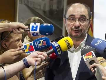 El PSOE se ve presidente de Aragón "a falta de unos flecos" El PSOE se ve presidente de Aragón "a falta de unos flecos"