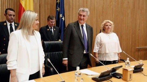 Jes&uacute;s Posada junto a la presidenta de la Fundaci&oacute;n V&iacute;ctimas del Terrorismo, Mar&iacute;a del Mar Blanco (i), y &Aacute;ngeles Pedraza