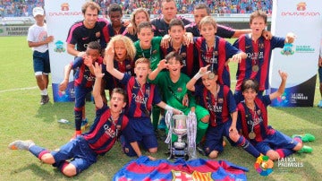 Los alevines del Barça celebran el título