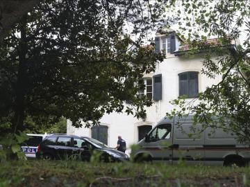 La policía vigila la casa de una una mujer francesa detenida por su presunta colaboración ETA