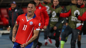 Vargas celebra el gol del triunfo chileno