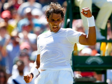 Rafa Nadal celebra su primera victoria en Wimbledon 2015