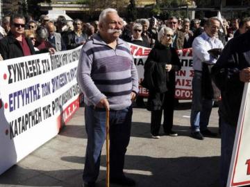 Manifestación de jubilados griegos que protestan por las pensiones.