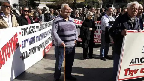 Manifestación de jubilados griegos que protestan por las pensiones. Manifestación de jubilados griegos que protestan por las pensiones.