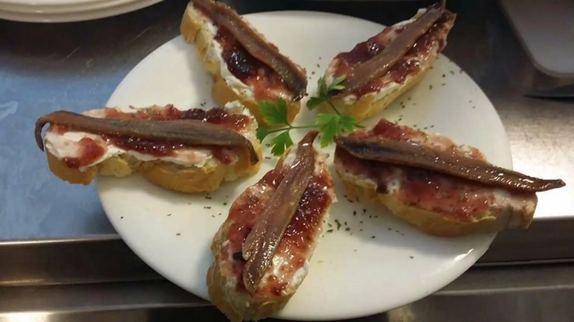 Celebremos el día de la anchoa, se lo ha ganado