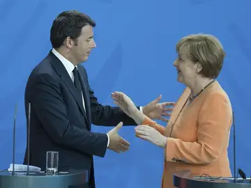 La canciller alemana Angela Merkel tras una rueda de prensa en Berlín La canciller alemana Angela Merkel tras una rueda de prensa en Berlín