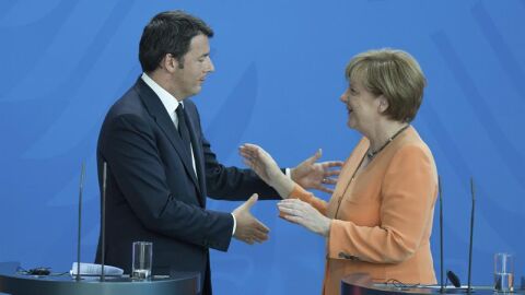 La canciller alemana Angela Merkel tras una rueda de prensa en Berl&iacute;n