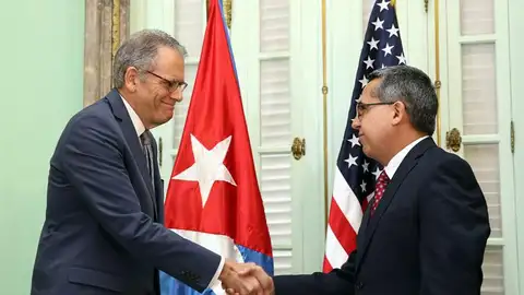 El ministro de Relaciones Exteriores de Cuba se reúne con el jefe de la Sección de Intereses de EE.UU. El ministro de Relaciones Exteriores de Cuba se reúne con el jefe de la Sección de Intereses de EE.UU.