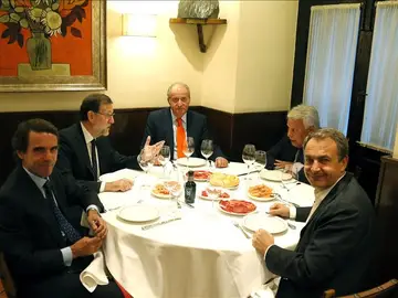 Los expresidentes Aznar, González y Zapatero cenaron junto a Rajoy y el Rey Juan Carlos. Los expresidentes Aznar, González y Zapatero cenaron junto a Rajoy y el Rey Juan Carlos.
