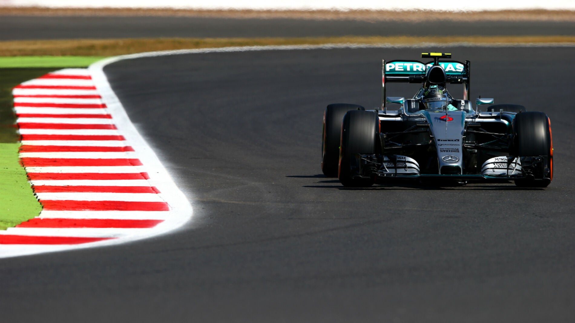 Rosberg conduce en Silverstone