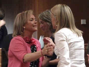 La candidata del PP, Mercedes Fernández, y la presidenta de Foro, Cristina Coto