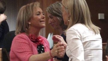 La candidata del PP, Mercedes Fernández, y la presidenta de Foro, Cristina Coto