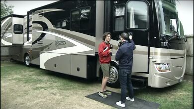 Roberto Merhi nos enseña su curioso 'motorhome' en Silverstone