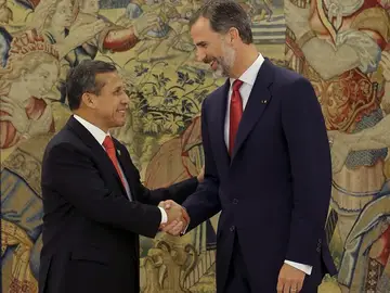 Felipe VI saluda a Ollanta Humala Felipe VI saluda a Ollanta Humala
