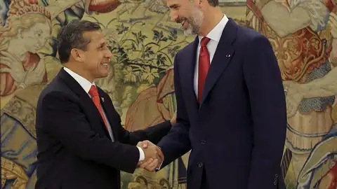 Felipe VI saluda a Ollanta Humala Felipe VI saluda a Ollanta Humala